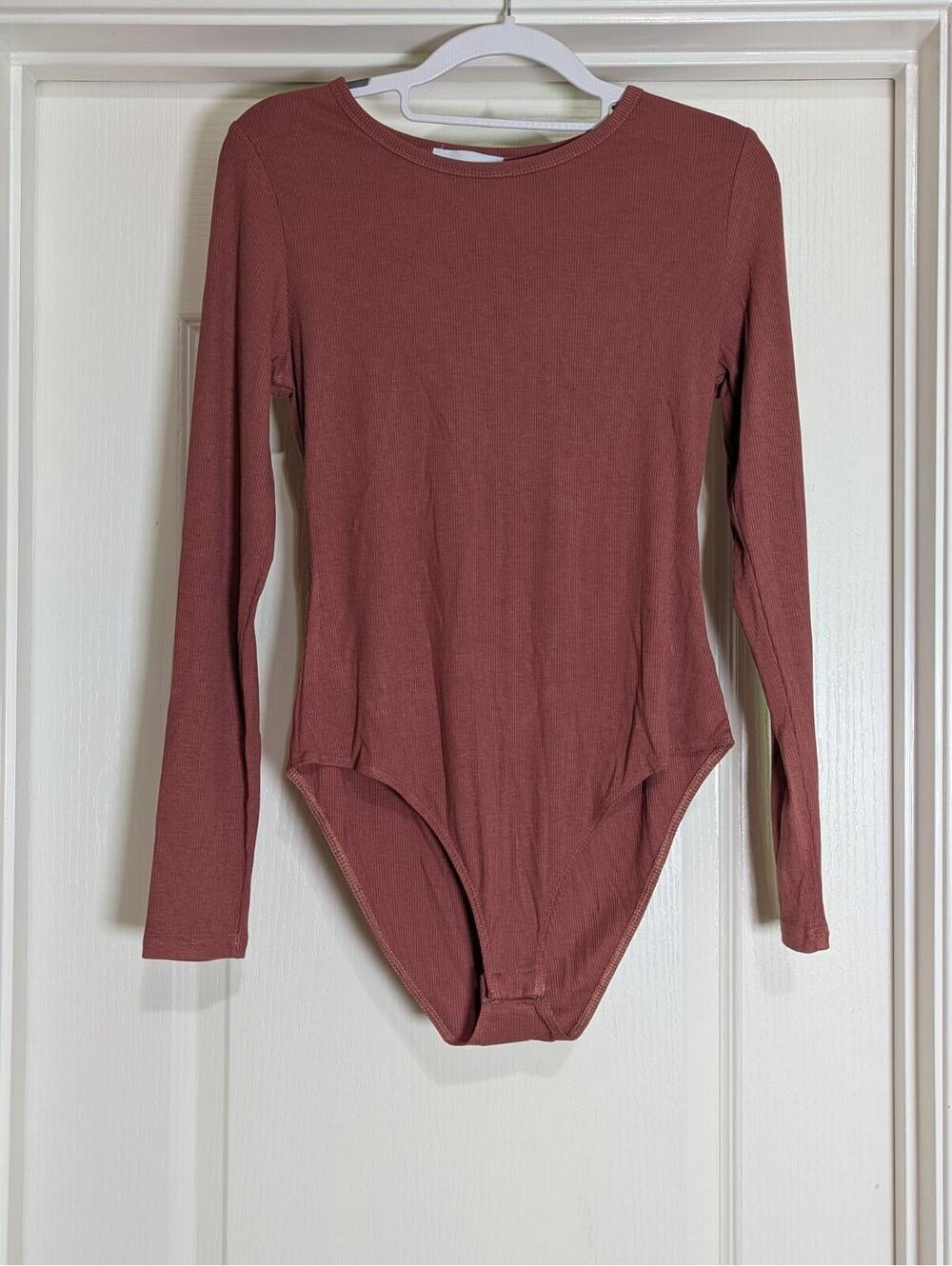 Gilli Women's NWOT Mauve Long Sleeve Ribbed Bodysuit Medium